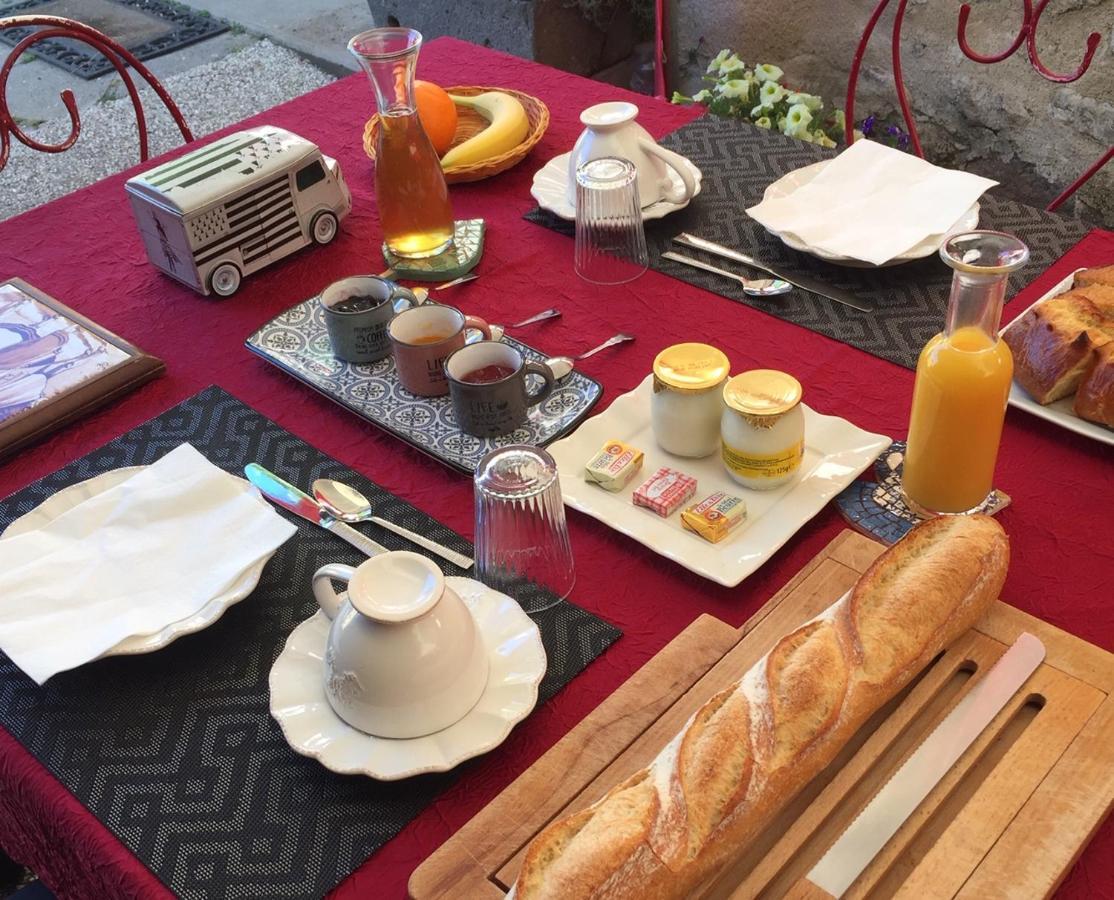 Bed and Breakfast Les Maitres Sonneurs Huriel Екстер'єр фото