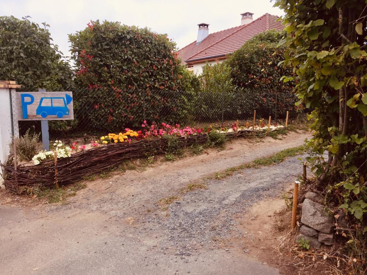 Bed and Breakfast Les Maitres Sonneurs Huriel Екстер'єр фото