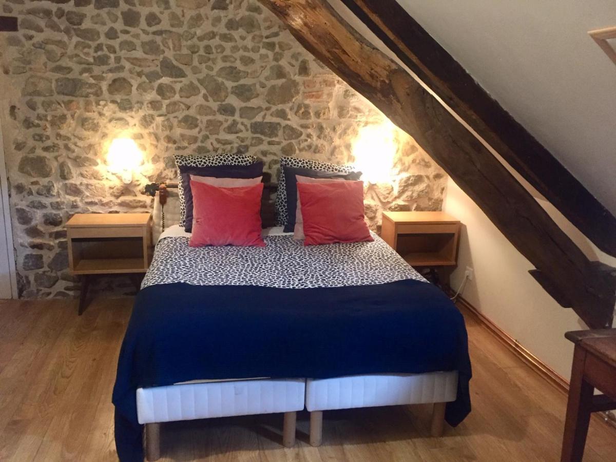 Bed and Breakfast Les Maitres Sonneurs Huriel Екстер'єр фото