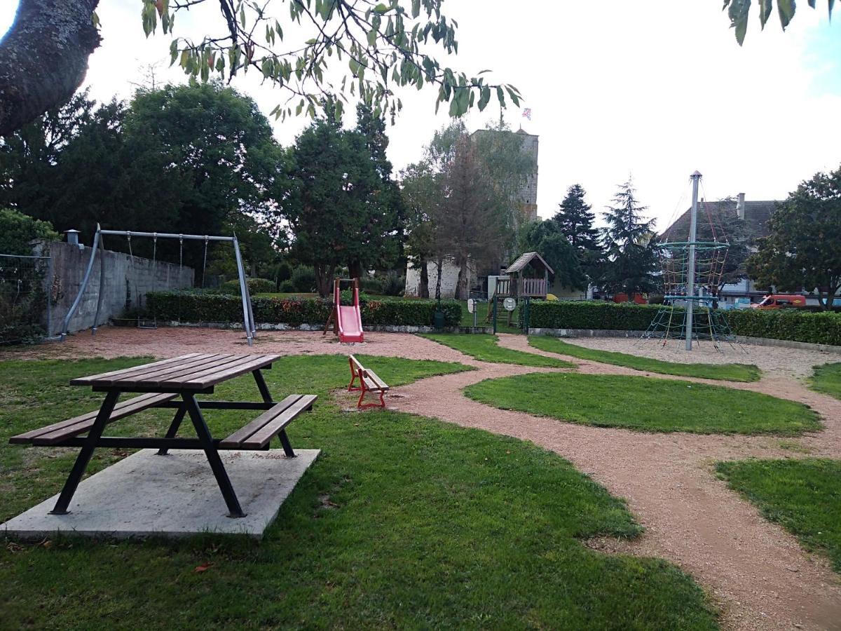 Bed and Breakfast Les Maitres Sonneurs Huriel Екстер'єр фото