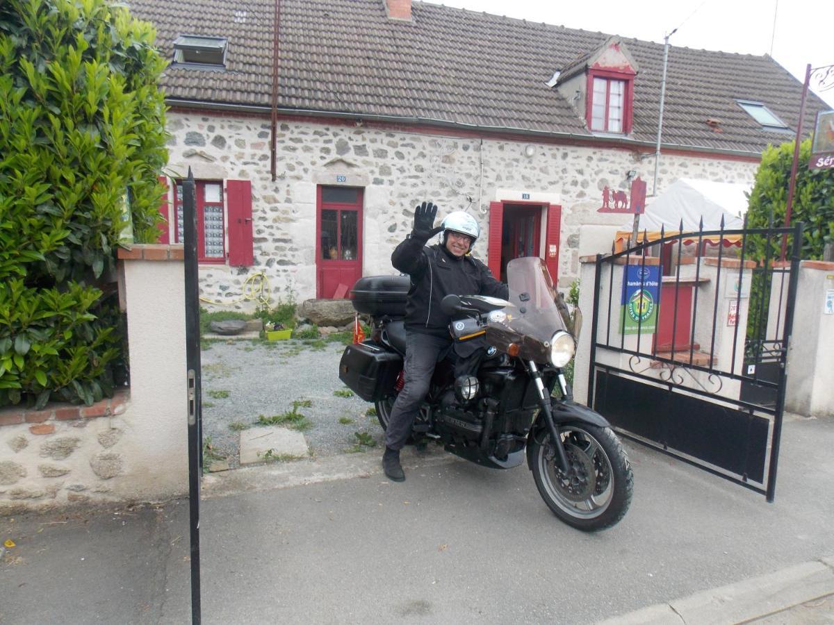 Bed and Breakfast Les Maitres Sonneurs Huriel Екстер'єр фото